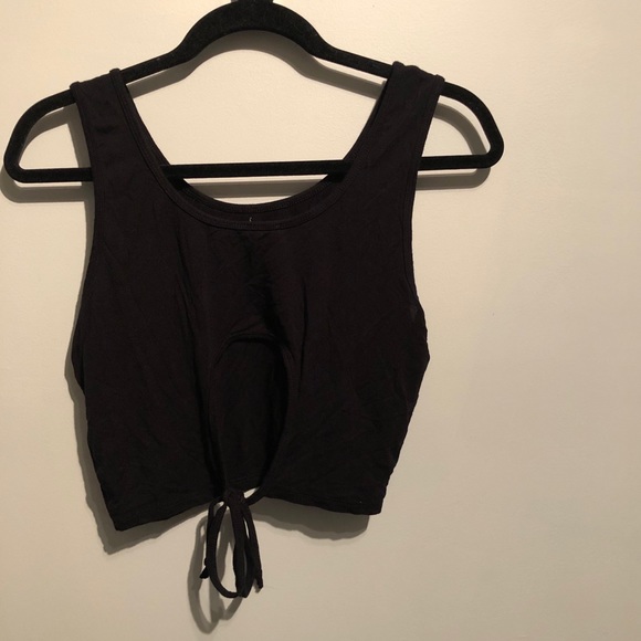 Halter Peekaboo back with tie crop black Large - Picture 2 of 6